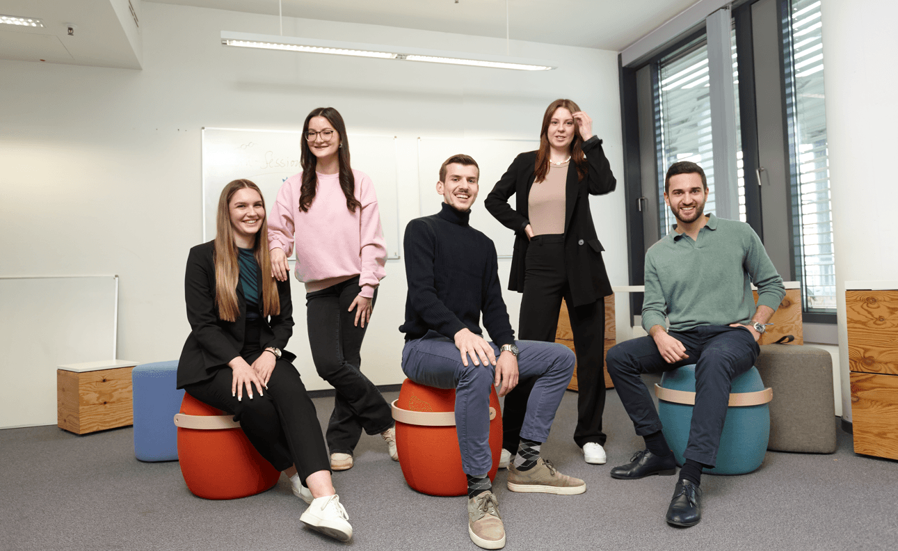 Gruppe dual Studierender bei der Commerzbank.