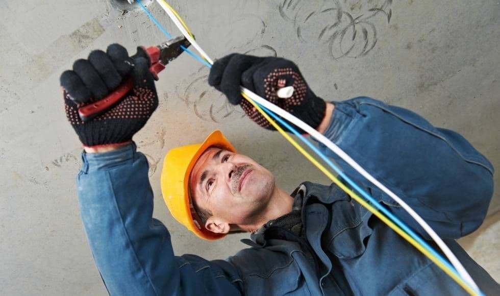 Bild aus dem Text zu Elektroniker/in für Gebäude- und Infrastruktursysteme