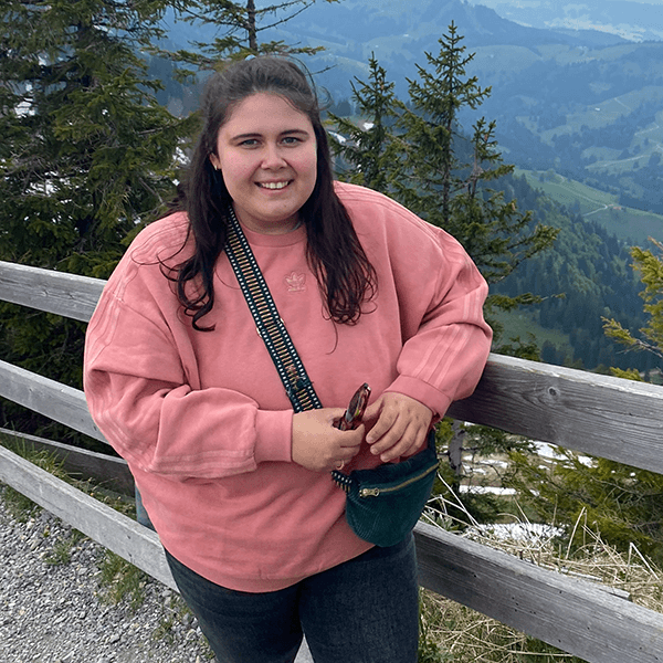 Portraitaufnahme Alina, Jugend- und Heimerzieherin