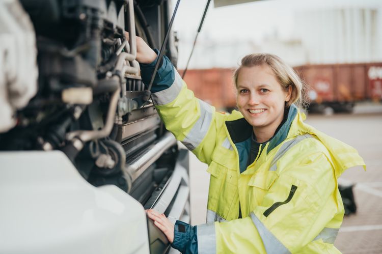 Ausbildung Berufskraftfahrer (m/w/d) Zum 01.08.2025 Bei Hellmann ...