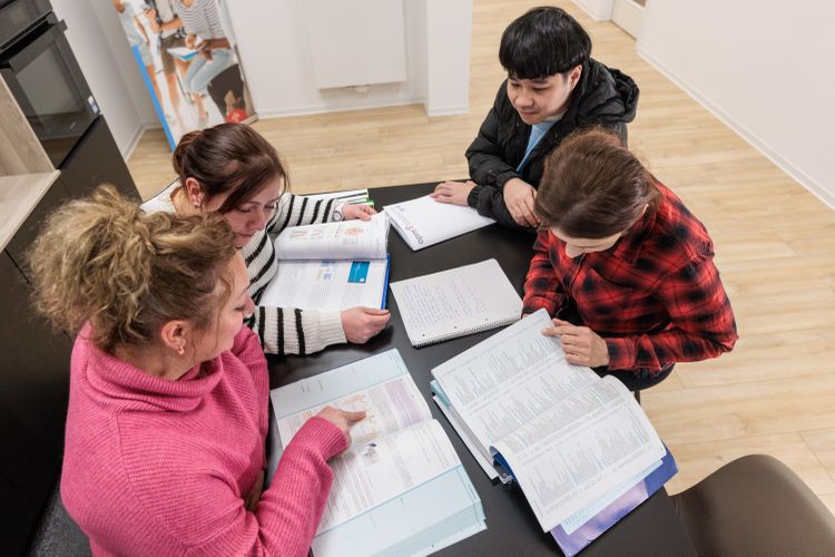 Ausbildung Pflegefachassistenten in bei apm in K ln