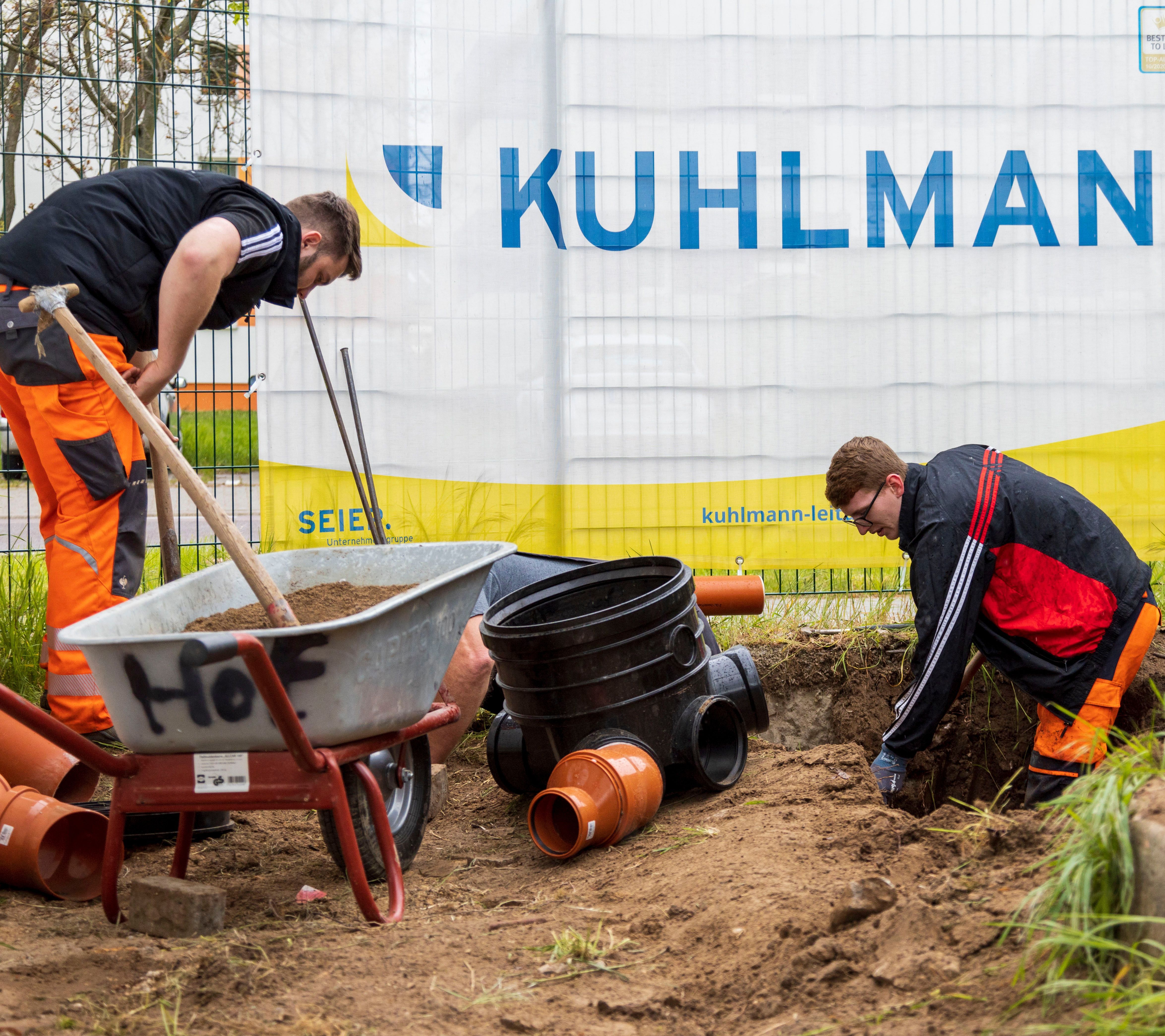 Tiefbaufacharbeiter bei der Seier Gruppe. Tiefbaufacharbeiter bei der Seier Gruppe.