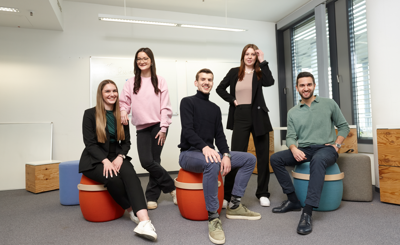 Gruppe dual Studierender bei der Commerzbank.