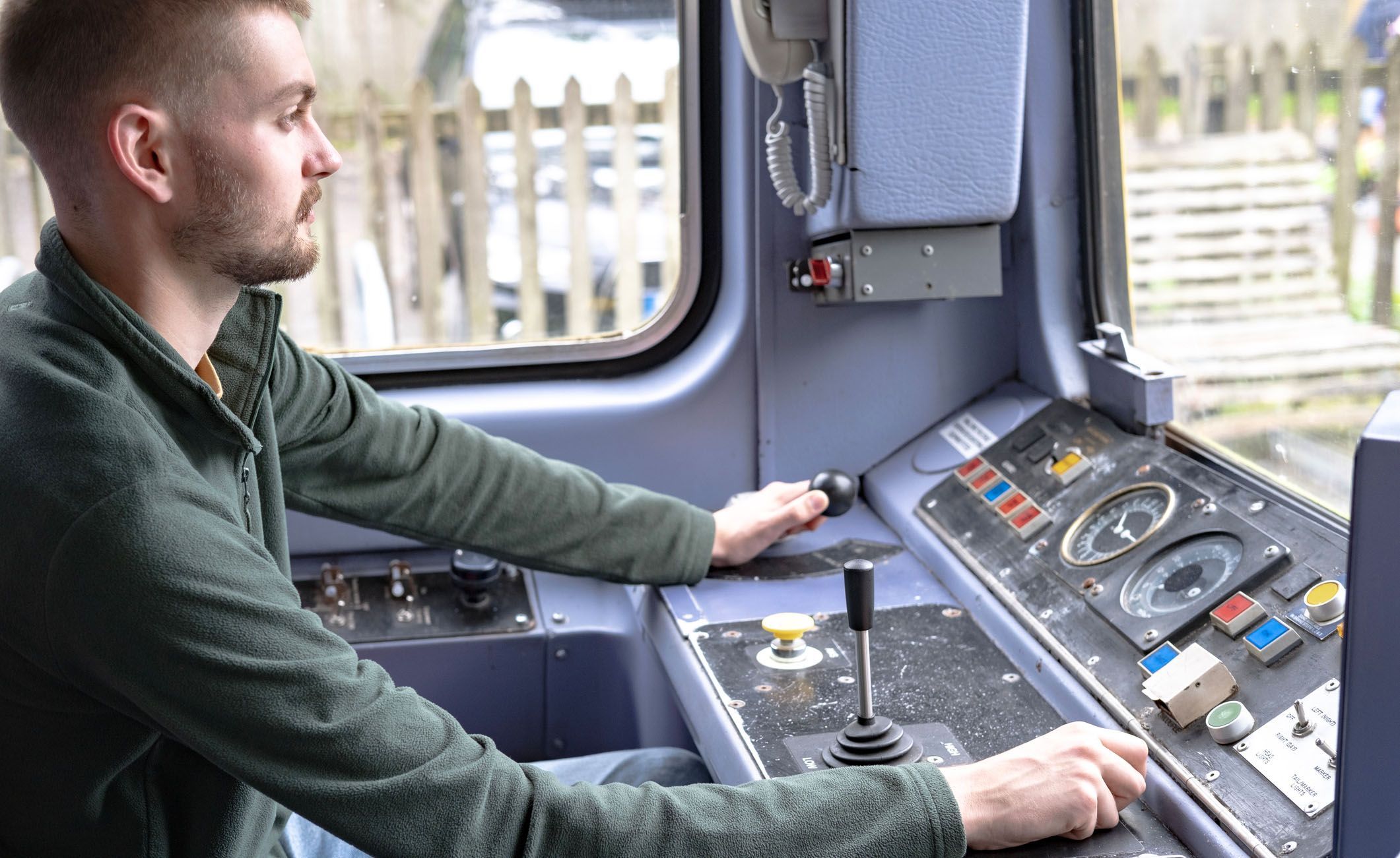 Lokführer bei der Arbeit. Lokführer bei der Arbeit.