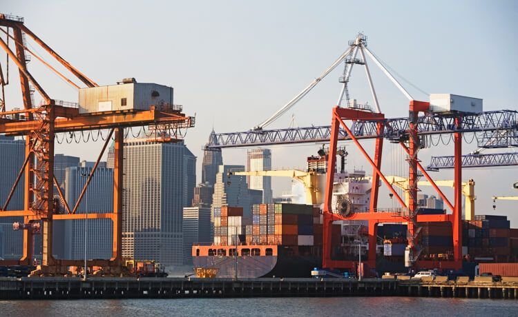 Schiffshafen mit Gütern. Schiffshafen mit Gütern.