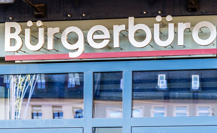 Bürgerbüro von außen mit Schriftzug.