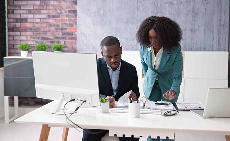 Wirtschaftsprüfer kontrollieren Abrechnungen Wirtschaftsprüfer kontrollieren Abrechnungen