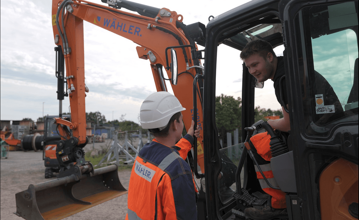 Azubis der Seier Gruppe bei der Arbeit.