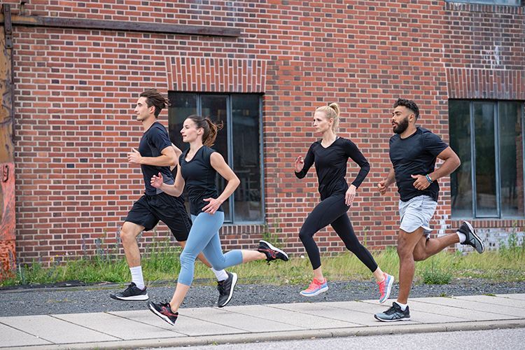 Eine Gruppe beim Joggen.