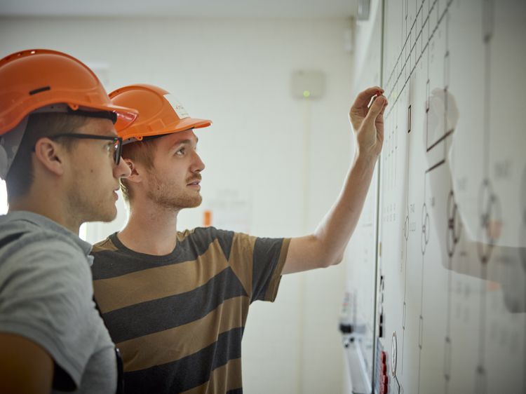 Ausbildung Zur Elektronikerin Für Betriebstechnik Mit Schwerpunkt Leitungstechnik Mwd Bei